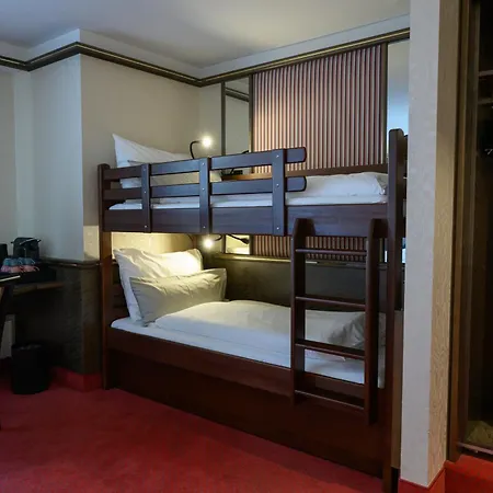 Monopol 4*